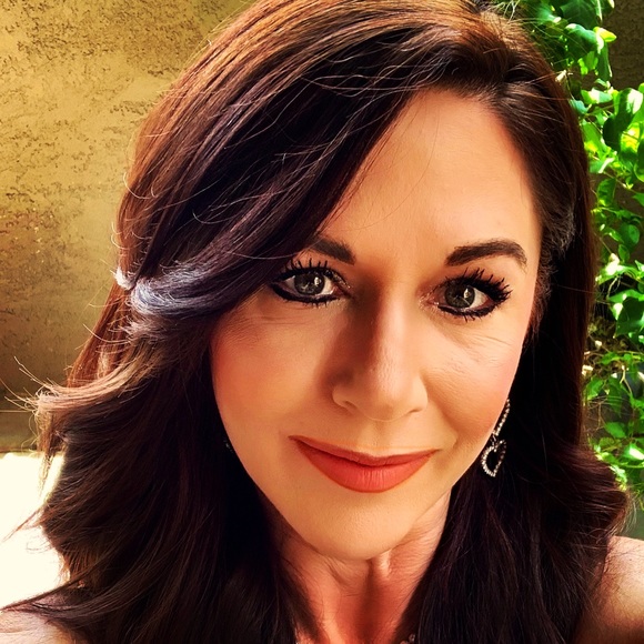 Meet your Posher, Erin - Picture 3 of 3